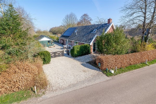 Te koop: Vrij wonen met een heerlijke tuin en met het gehele woonprogramma op de begane grond !